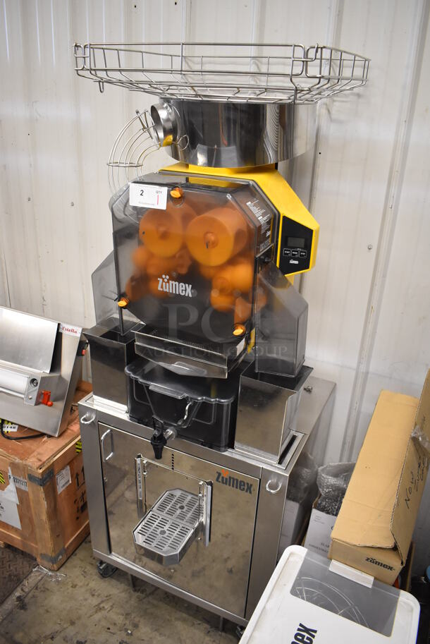 2017 Zumex Speed Pro Tank Podium Stainless Steel Commercial Floor Style Citrus Juicer on Commercial Casters. Comes w/ Extra Pieces: See Pictures For Details! 115 Volts, 1 Phase. 27x21x69. Tested and Working! - Image 7 of 12