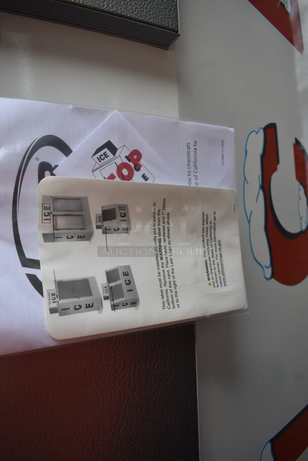 BRAND NEW SCRATCH AND DENT! 2022 Leer L060SCSE Outdoor Slanted Bagged Ice Machine Freezer Merchandiser. Includes Original Manual. 115 Volt 1 Phase. Tested and Working! - Image 7 of 9