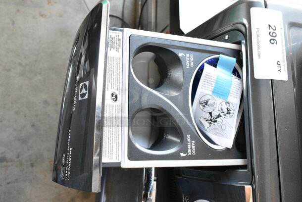2023 Electrolux ELFW7637AT1 Front Load Washing Machine. 120 Volts, 1 Phase.  - Image 7 of 9