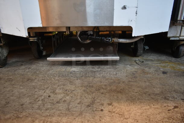 BRAND NEW SCRATCH AND DENT! Toastmaster TCT-1627 R Stainless Steel Commercial Floor Style Natural Gas Powered Tandoori / Tandoor Oven. 85,500 BTU. - Image 7 of 10