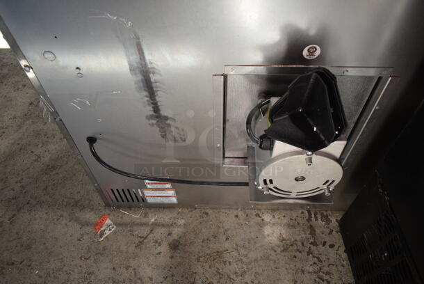 BRAND NEW SCRATCH AND DENT! Vulcan VC5ED ENERGY STAR Stainless Steel Commercial Electric Powered Full Size Convection Oven w/ View Through Doors, Metal Oven Racks and Thermostatic Controls. Does Not Come w/ Legs. 208 Volts, 3/1 Phase. - Image 5 of 6