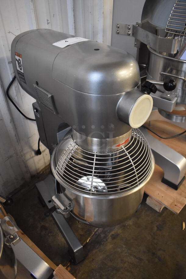 BRAND NEW SCRATCH AND DENT! Avantco 177MX20H Metal Commercial Floor Style 20 Quart Planetary Dough Mixer w/ Stainless Steel Mixing Bowl, Bowl Guard, Dough Hook, Balloon Whisk and Paddle Attachments. 110 Volts, 1 Phase. 17x24x32. Tested and Working! - Image 3 of 7