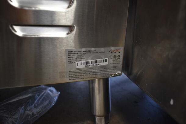 BRAND NEW SCRATCH AND DENT! 2023 Avantco 177EG30N Stainless Steel Commercial Countertop Electric Powered Flat Top Griddle. 208/240 Volts, 1 Phase.  - Image 5 of 5