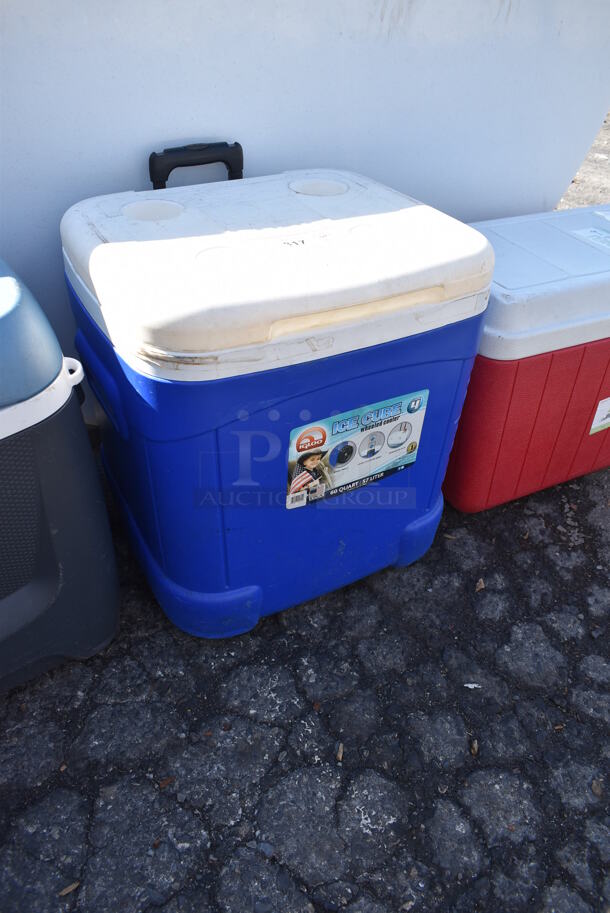 Igloo Blue and White Poly Portable Cooler. 20x19x22 - Image 2 of 4
