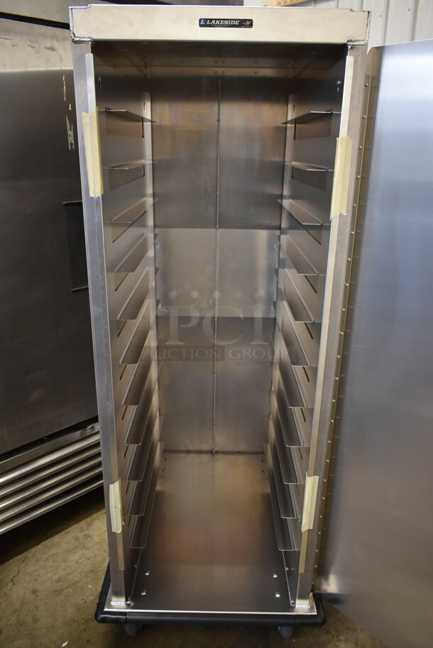 BRAND NEW SCRATCH AND DENT! 2021 Lakeside 552 Aluminum Cart for 15" x 20" Trays - 24 Tray Capacity on Commercial Casters.  - Image 5 of 6