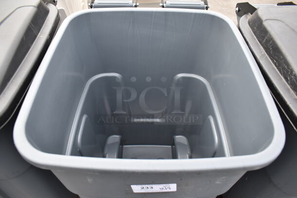 Carlisle 345050 Poly Trash Can. 23x28x39 - Image 5 of 5