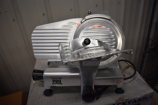 LIKE NEW! IN ORIGINAL BOX! Backyard Pro 554SL109E Stainless Steel Commercial Countertop Butcher Series 9" Manual Gravity Feed Meat Slicer w/ Sharpening Blade. 120 Volts, 1 Phase. 18x16x15. Tested and Working! - Image 1 of 6