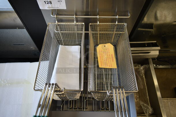 BRAND NEW SCRATCH AND DENT! 2022 Avantco 177EF40B Stainless Steel Commercial Floor Style Electric Powered Deep Fat Fryer w/ 2 Metal Fry Baskets. 208 Volts, 1 Phase. - Image 4 of 8