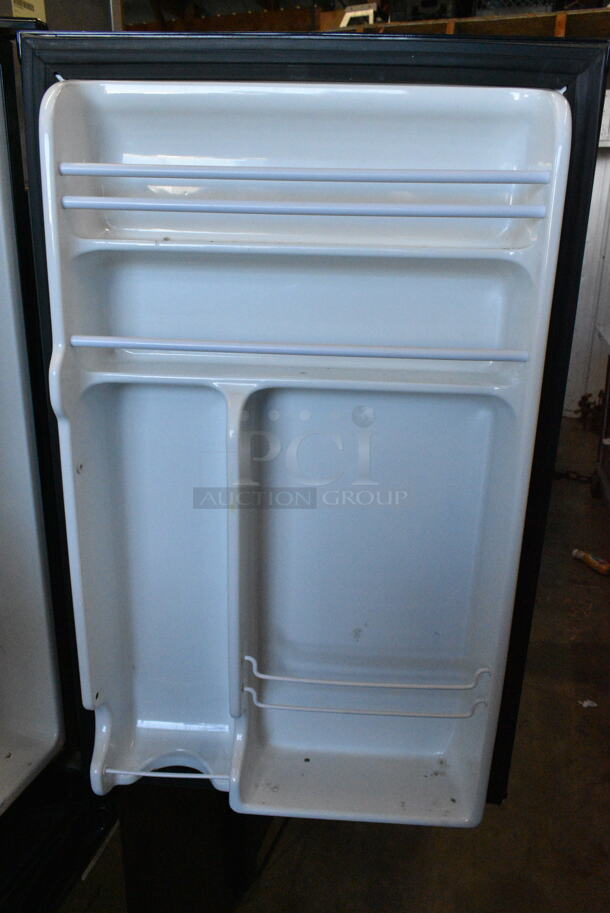 General Electric GE WMR04BAPBBB Mini Cooler. 115 Volts, 1 Phase. Tested and Working! - Image 6 of 7