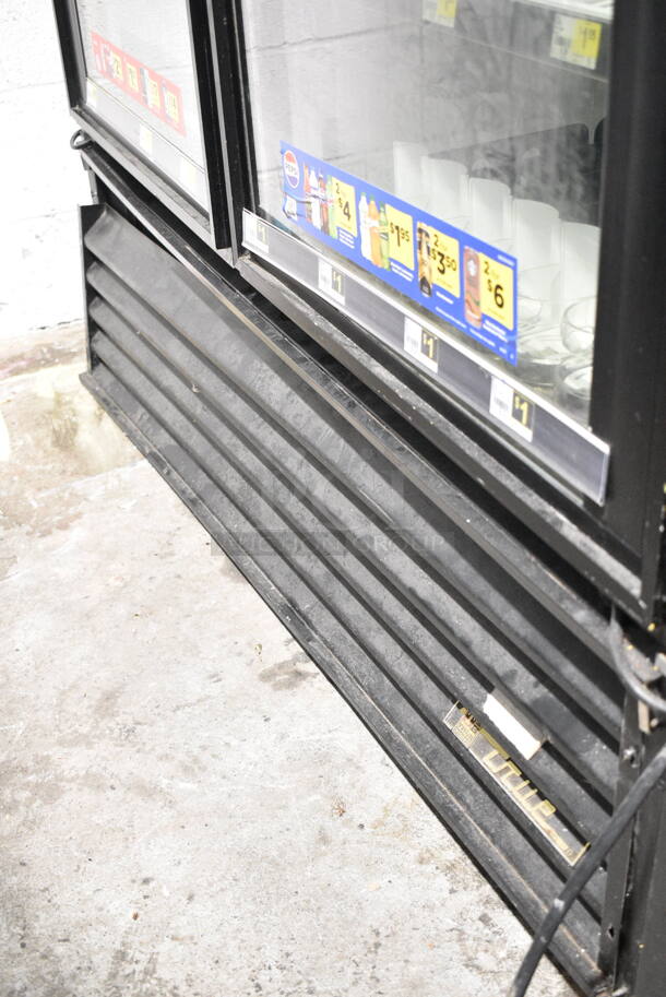 True GDM-49 ENERGY STAR Metal Commercial 2 Door Reach In Cooler Merchandiser w/ Poly Coated Racks. 115 Volts, 1 Phase. Tested and Working! - Image 2 of 5