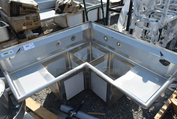 BRAND NEW SCRATCH AND DENT! Regency 600S3141414C Stainless Steel 44 1/2" 16 Gauge Stainless Steel Three Compartment Commercial Corner Sink with Two Drainboards - 14" x 14" x 14" Bowls. No Legs. - Image 4 of 8