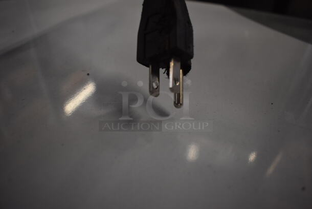 	BRAND NEW SCRATCH AND DENT! ServIt 423EST3WO Stainless Steel Commercial Electric Powered Three Pan Open Well Steam Table with Angled Sneeze Guard and Casters. 120 Volts, 1 Phase. - Image 10 of 10