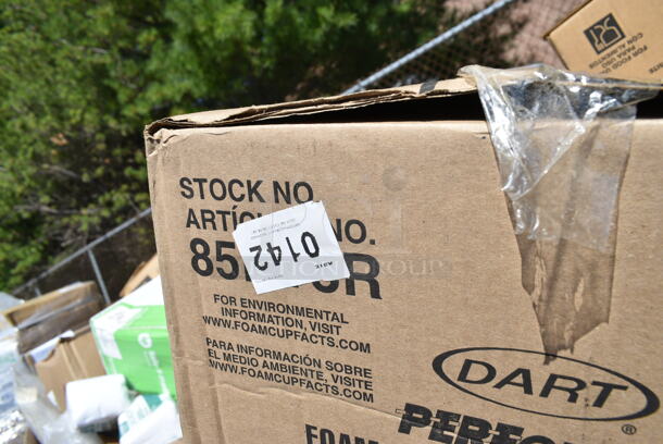 PALLET LOT of 25 BRAND NEW Boxes Including 129MCS323CB Choice Black 3- Compartment Microwavable Heavy Weight Container, 3 Box Dart Y14 Conex Galaxy 14 oz. Translucent Plastic Cold Cup - 1000/Case, 612527PCO Choice 7" Round Standard Weight Foil Take-Out Pan with Dome Lid - 200/Case, 795KFTL50PE Choice 44-50 oz. Round PET Take-Out Lid - 300/Case, 612527PCO Choice 7" Round Standard Weight Foil Take-Out Pan with Dome Lid, Eilat 9" Plates, Lemon Scented Wet Towelette, 612OB4LB Choice 4 lb. Oblong Foil Take-Out Container - 250/Case. 25 Times Your Bid!  - Image 3 of 12