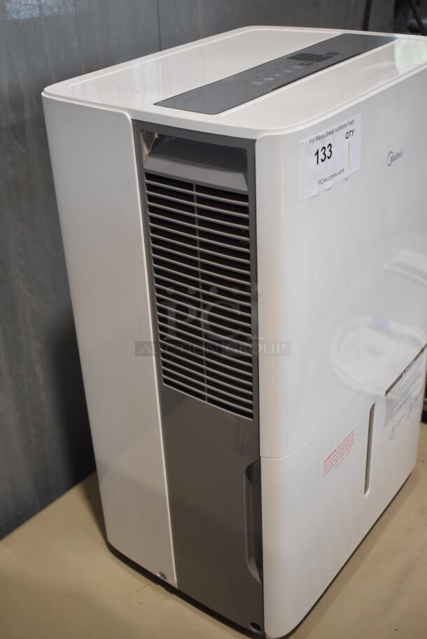 BRAND NEW SCRATCH AND DENT! Midea MAD70P1YWS Metal Dehumidifier. 115 Volts, 1 Phase. Tested and Working! - Image 2 of 6