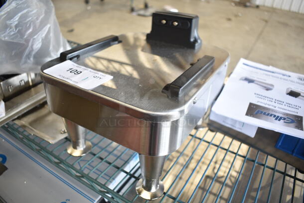 BRAND NEW SCRATCH AND DENT! 2023 Bunn 27825.0200 1SH STAND Infusion Series Stainless Steel Soft Heat Single Server Docking Stand. 120 Volts, 1 Phase.  - Image 3 of 4