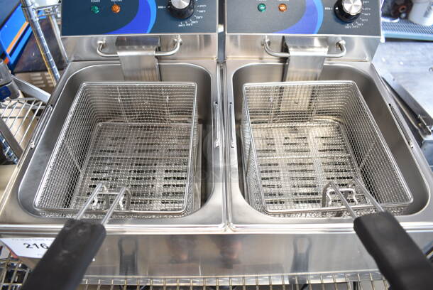BRAND NEW SCRATCH AND DENT! 2023 Hoocoo FRY-20L Stainless Steel Commercial Countertop Electric Powered 2 Bay Deep Fat Fryer w/ 2 Metal Baskets and 2 Lids. 120 Volts, 1 Phase. - Image 3 of 6