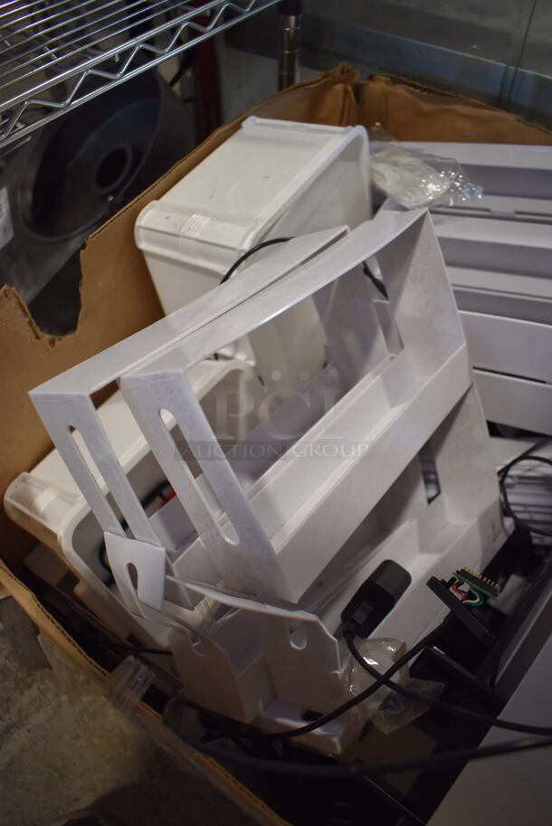 ALL ONE MONEY! Lot of Various White Poly Pieces.  - Image 4 of 4