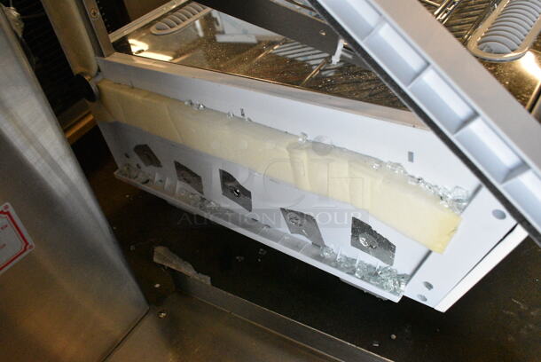 BRAND NEW SCRATCH AND DENT! Avantco Metal Commercial Countertop Display Case Merchandiser. See Pictures for Damage. 115 Volts, 1 Phase. Tested and Powers On But Does Not Get Cold - Image 5 of 6