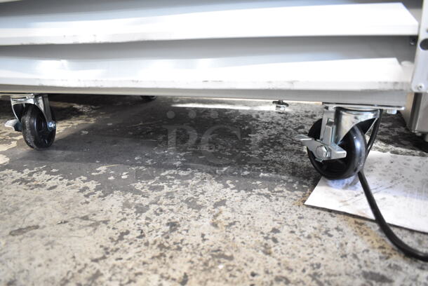 BRAND NEW SCRATCH AND DENT! 2023 Avantco 178GDC12FHCW Metal Commercial Single Door Reach In Cooler Merchandiser w/ Poly Coated Racks on Commercial Casters. 115 Volts, 1 Phase. Tested and Working! - Image 3 of 6