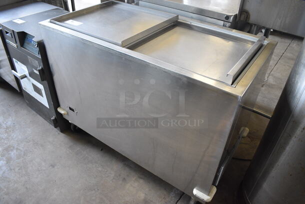 Silver King Model SKMWF44/C3 Stainless Steel Commercial Chest Freezer w/ Sliding Lids on Commercial Casters. 115 Volts, 1 Phase. 44x23.5x34. Tested and Powers On But Does Not Get Cold - Image 2 of 6
