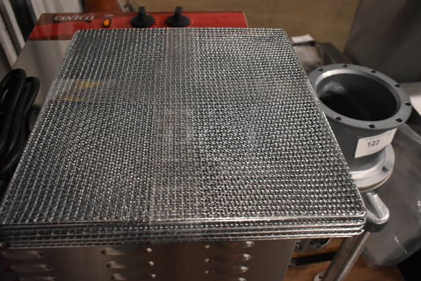 BRAND NEW SCRATCH AND DENT! 2023 Avantco 177EG30N Stainless Steel Commercial Countertop Ten Tray Food Dehydrator with Removable Door. 120 Volts, 1 Phase. Tested and Working! - Image 4 of 7