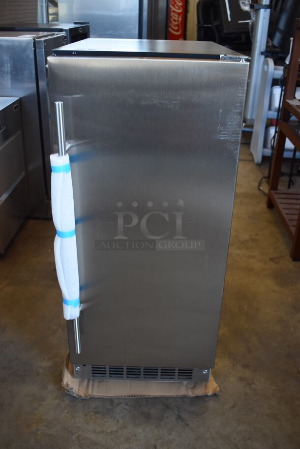 BRAND NEW SCRATCH AND DENT! Danby DIM32D1BSSPR Stainless Steel Commercial Self Contained Ice Machine. 115 Volts, 1 Phase. Tested and Working!