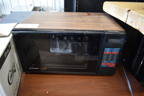 GoldStar ER-646P Countertop Microwave Oven. 120 Volts, 1 Phase. 