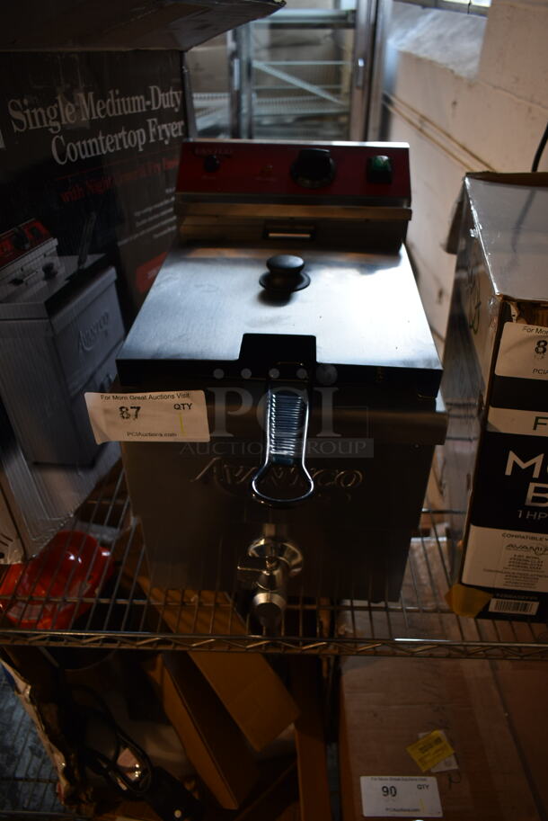 BRAND NEW SCRATCH AND DENT! 2023 Avantco 177F200 Stainless Steel Commercial 15 lb. Medium-Duty Electric Countertop Fryer w/ Metal Fry Basket and Lid. 208/240 Volts, 1 Phase.  - Image 2 of 8