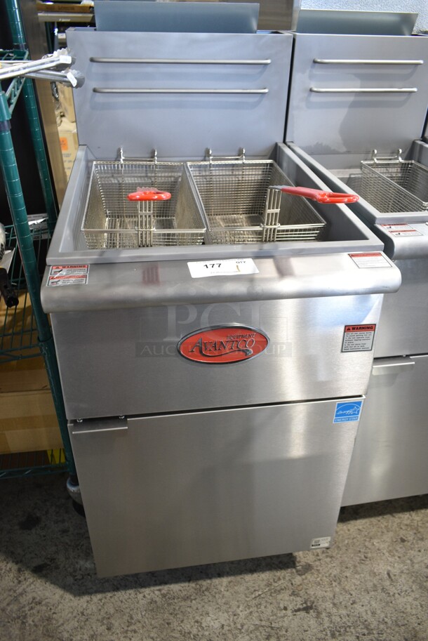 BRAND NEW SCRATCH AND DENT! 2024 Avantco 177FFES70N Stainless Stee Commercial 65-70 lb. Natural Gas Floor Fryer w/ 2 Metal Fry Baskets. 100,000 BTU - Image 2 of 7