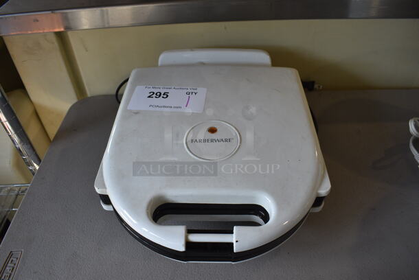 Farberware Model FSWM400 Metal Countertop Waffle Maker. 120 Volts, 1 Phase. 10.5x13.5x4. Tested and Working!