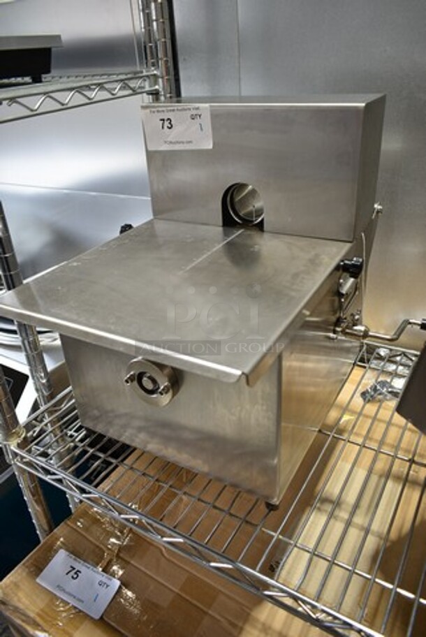 BRAND NEW SCRATCH AND DENT! Backyard Pro 554BMSTM Stainless Steel Commercial Countertop 18 1/2" x 11 3/8" x 13 3/8" Manual Sausage Tying Machine.  - Image 3 of 7