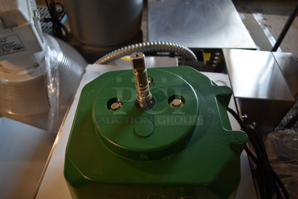 AvaMix VC60CN Revolution 928BASEFP1 Motor Base with Pulse Button for 1 hp Food Processors. 120 Volts, 1 Phase. Tested and Does Not Power On - Image 7 of 8