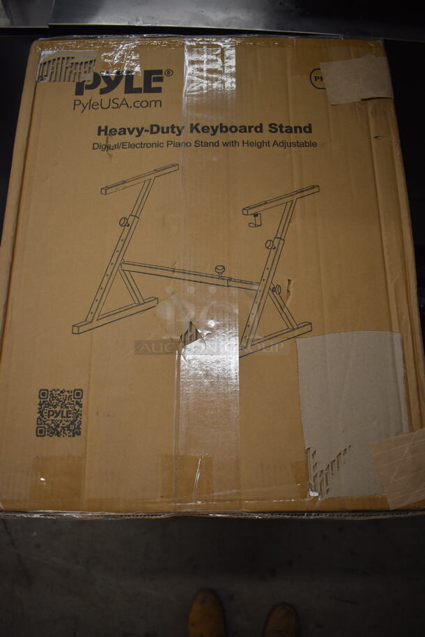 IN ORIGINAL BOX! Pyle Heavy Duty Keyboard Stand - Image 1 of 4