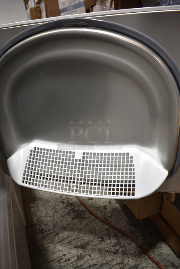 BRAND NEW SCRATCH AND DENT! Speed Queen DR5004WG 7 cu. ft. 27" Front Load Gas Powered Dryer with Rear Control and Steam - Free Use - Image 4 of 6