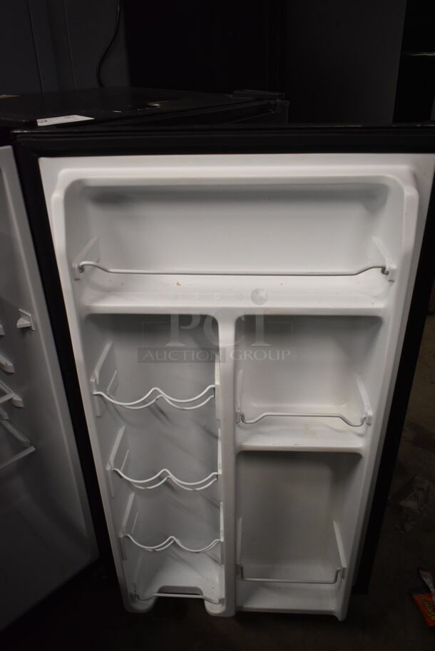 Galanz GL35BK Metal Mini Cooler. 115 Volts, 1 Phase. Tested and Working! - Image 3 of 5