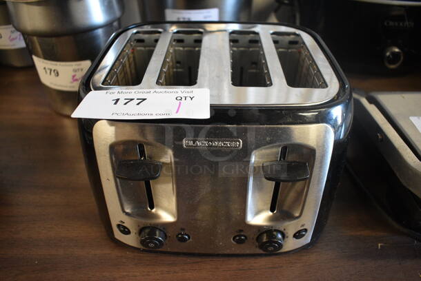 Black & Decker Model TR1478BD Chrome Finish 4 Slot Toaster. 120 Volts, 1 Phase. 10x10x7