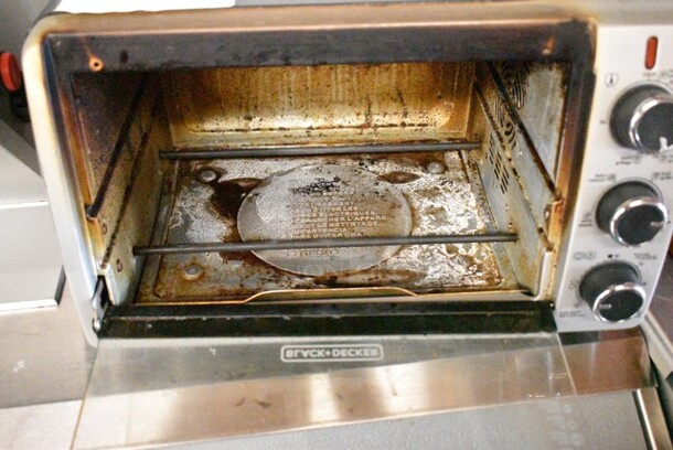 Black & Decker TO1950SBD Countertop Toaster Oven. 120 Volts, 1 Phase. Tested and Working! - Image 5 of 6