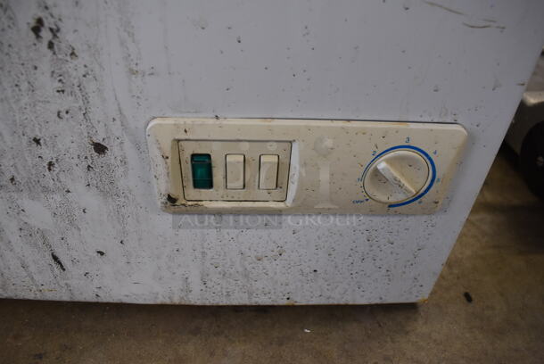 GE FCM7SUBWW Metal Commercial Chest Freezer. 115 Volts, 1 Phase. 37x23x33. Tested and Working! - Image 7 of 8