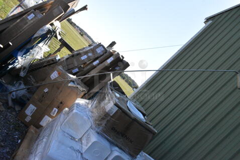 BRAND NEW! Metal Pot Rack. 