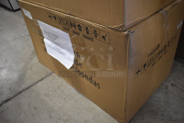 BRAND NEW SCRATCH AND DENT! 2022 Frigidaire FMOS1846BS Stainless Steel Over the Range Microwave. Stock Picture Used For Gallery Picture. - Image 5 of 5