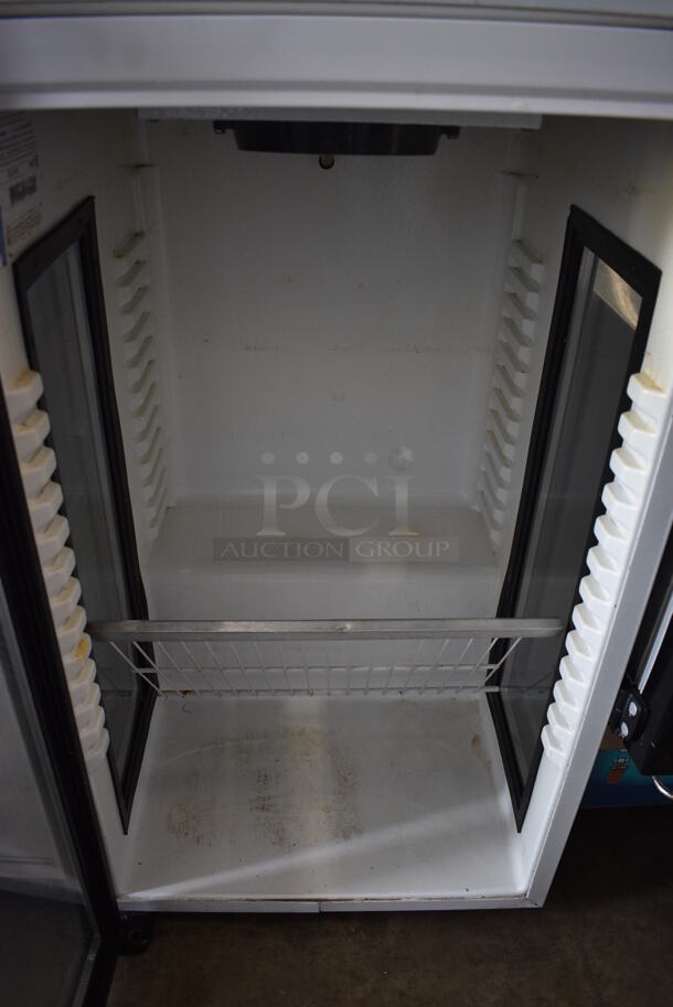 QBD Model 349540 Metal Commercial Mini Cooler Merchandiser. 115 Volts, 1 Phase. 21.5x25x39. Tested and Working! - Image 3 of 5