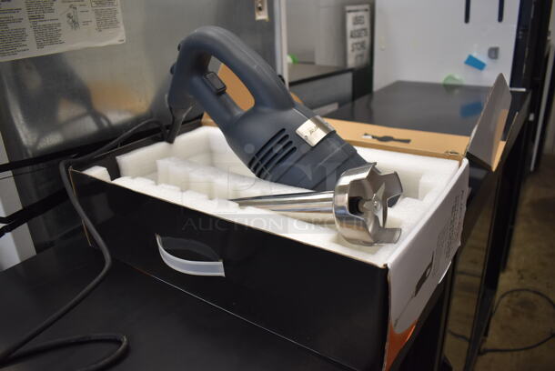 BRAND NEW SCRATCH AND DENT! AvaMix 928IBHD16 Stainless Steel Commercial 16" Shaft Immersion Blender. 120 Volts, 1 Phase. Tested and Working! - Image 2 of 7