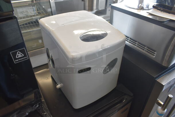 BRAND NEW SCRATCH AND DENT! Whynter IMC-330WS Portable Ice Maker 33 lb Capacity – White. 115 Volts, 1 Phase. Tested and Working! - Image 2 of 6