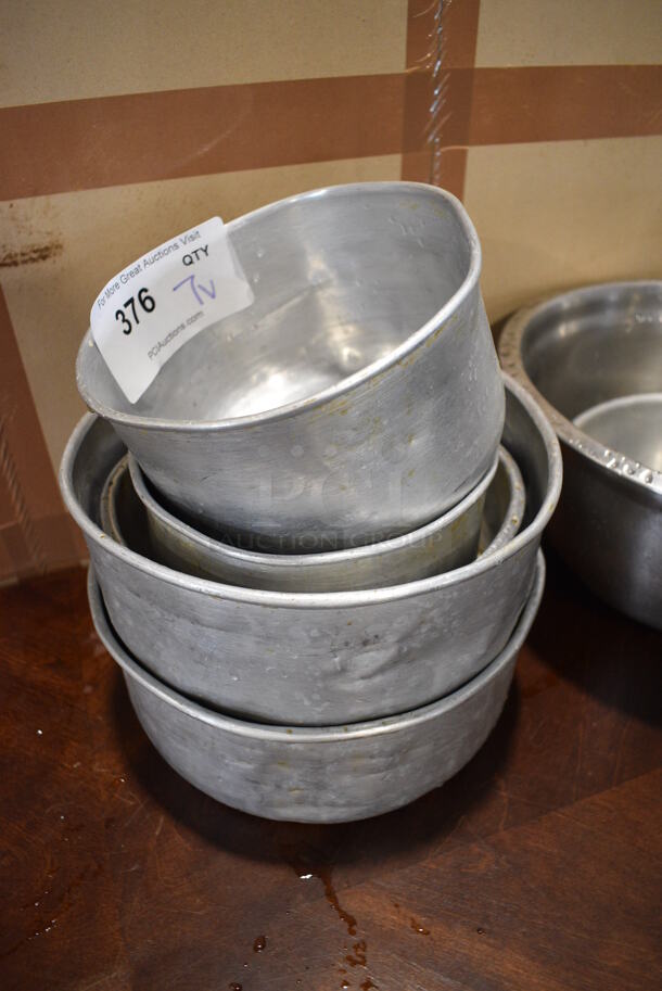7 Various Metal Items; Bowl, Bundt Cake Pan and 5 Various Round Baking Pans. Includes 12.5x12.5x6.5. 7 Times Your Bid! - Image 2 of 3