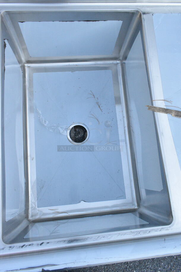 BRAND NEW SCRATCH AND DENT! Regency 600S32030230 124" 16-Gauge Stainless Steel Three Compartment Commercial Sink with 2 Drainboards - 20" x 30" x 14" Bowls - Image 5 of 9