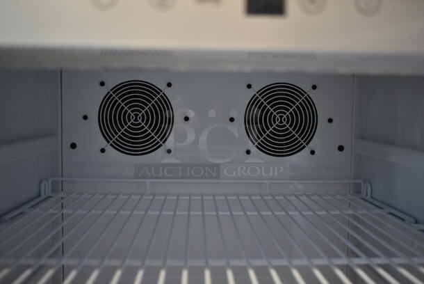 BRAND NEW SCRATCH AND DENT! Whynter CBM-1060XLW 10.6 cu. ft. Commercial Beverage Merchandiser. 115 Volts, 1 Phase. Tested and Working! - Image 6 of 7