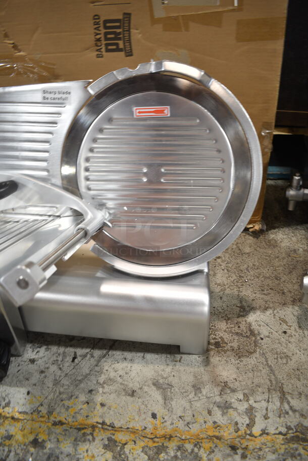BRAND NEW SCRATCH AND DENT! Avantco 177SL312 Stainless Steel Commercial Countertop Meat Slicer. 110-120 Volts, 1 Phase. Tested and Working!  - Image 3 of 7