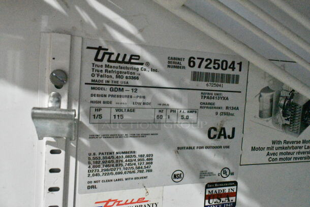 True GDM-12 Metal Commercial Single Door Reach In Cooler Merchandiser w/ Poly Coated Racks. 115 Volts, 1 Phase. Tested and Working! - Image 5 of 5