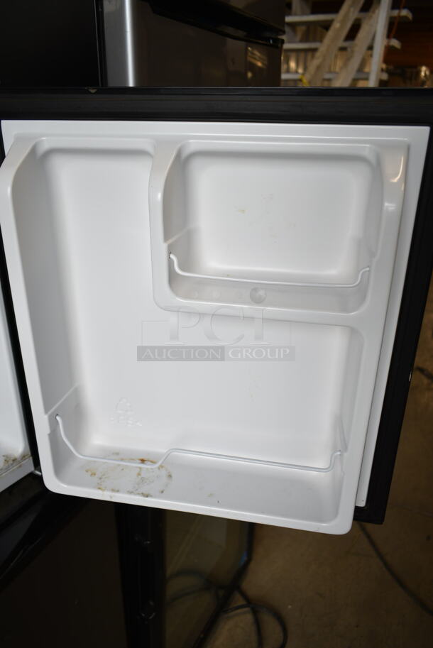 2021 Hisense WMS017M6XBE Metal Mini Cooler. 115 Volts, 1 Phase. Tested and Working! - Image 3 of 4