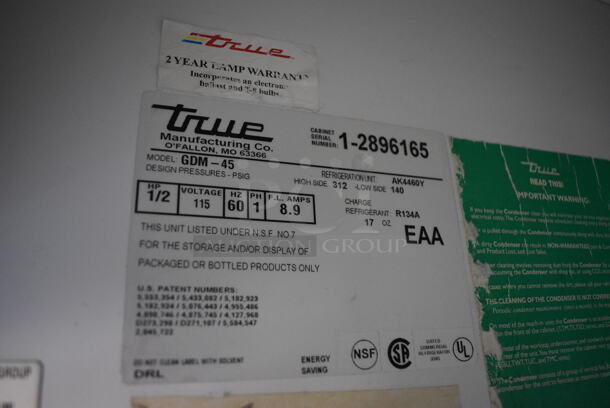 True Model GDM-45 Metal Commercial 2 Door Cooler Merchandiser w/ Sliding Doors and Poly Coated Racks on Commercial Casters. 115 Volts, 1 Phase. 51.5x31x82.5. Tested and Working! - Image 4 of 6